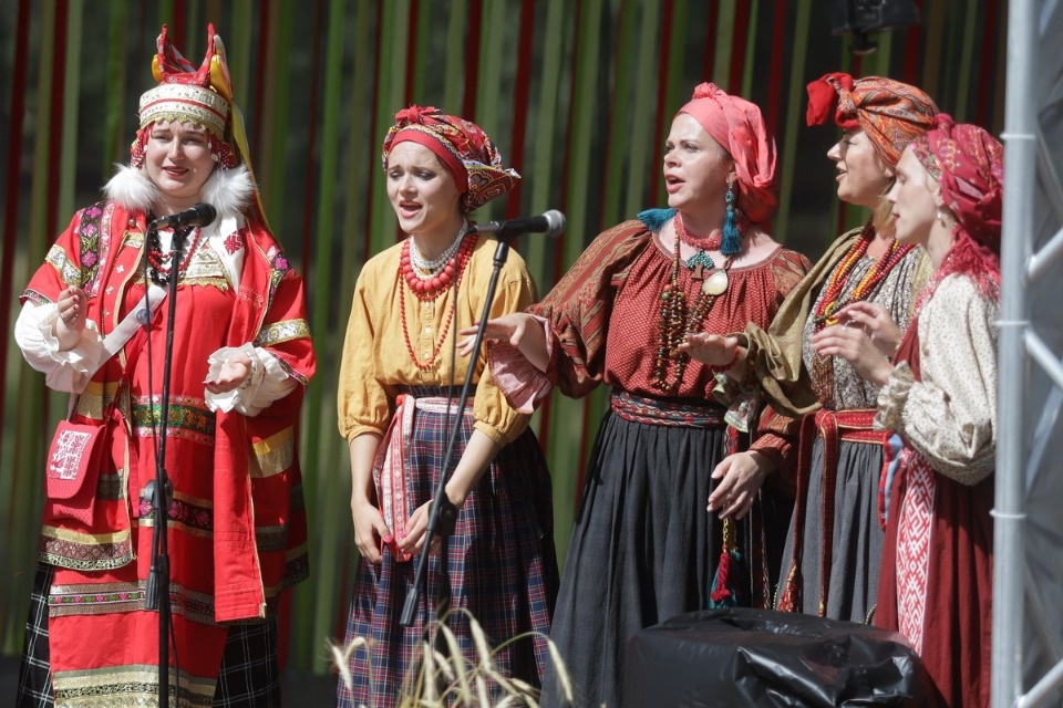 Молот и песня Молот и песня