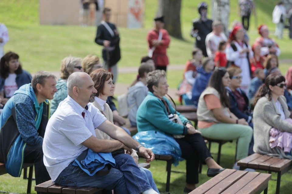 Молот и песня Молот и песня