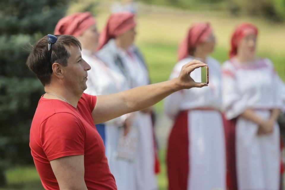 Молот и песня Молот и песня