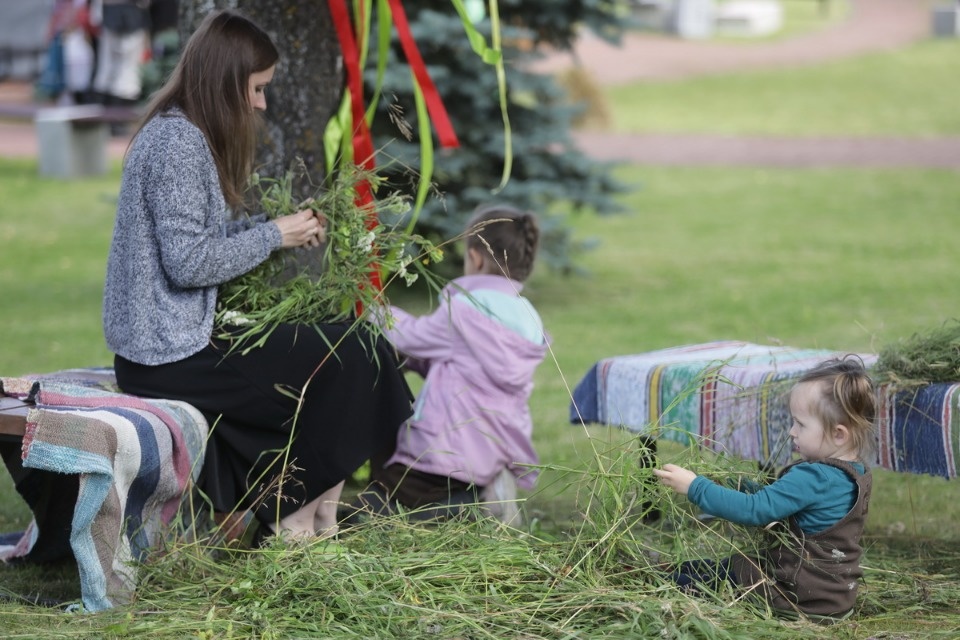 Молот и песня Молот и песня
