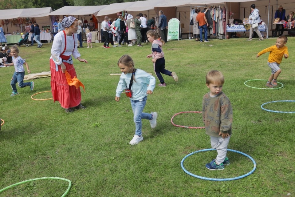 Молот и песня Молот и песня