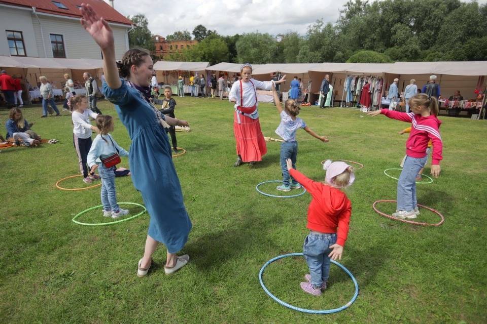 Молот и песня Молот и песня