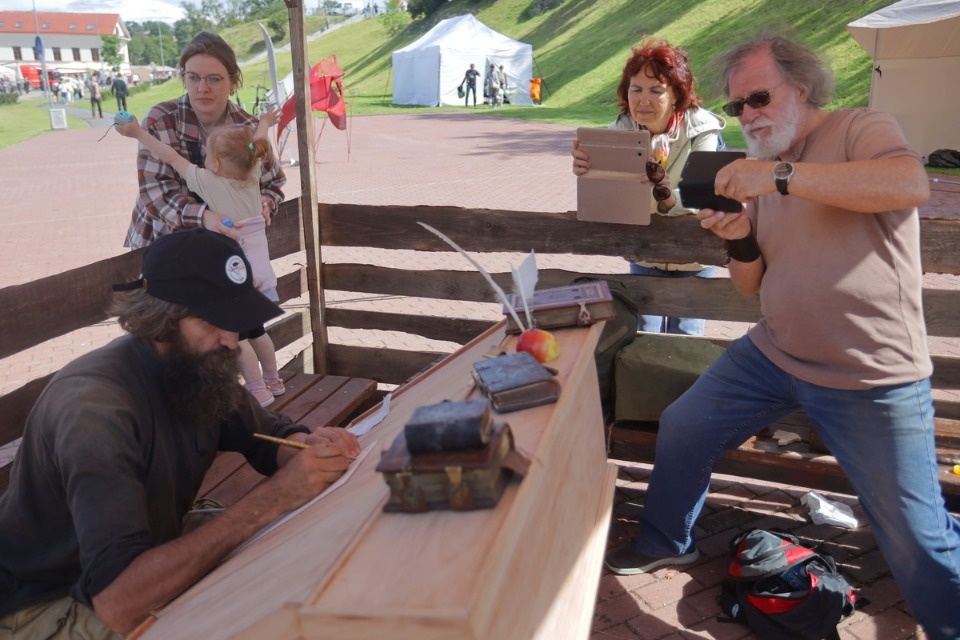 Молот и песня Молот и песня