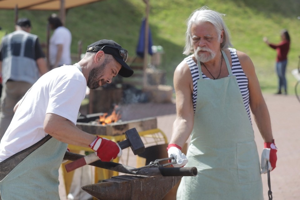 Молот и песня Молот и песня