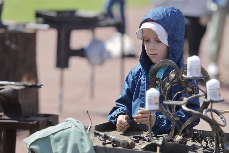 Молот и песня Молот и песня