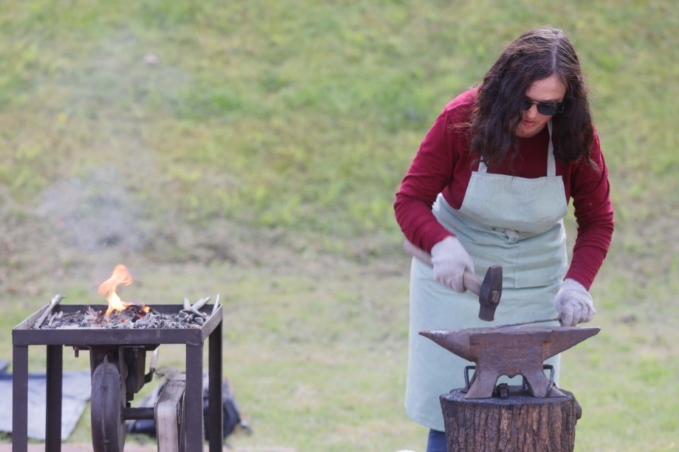 Молот и песня Молот и песня