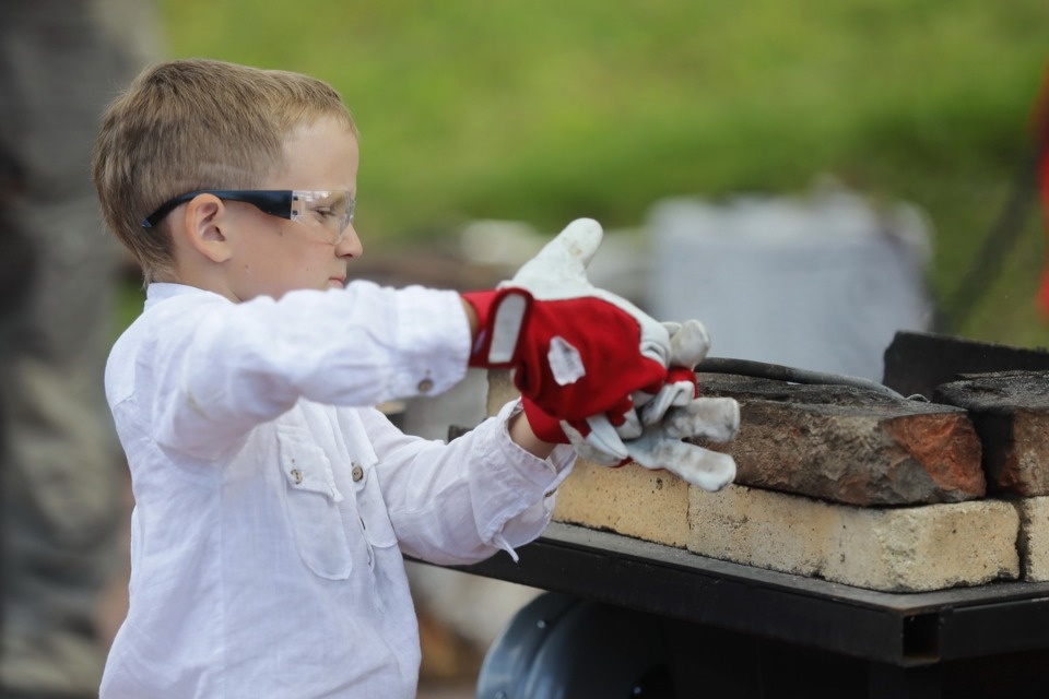 Молот и песня Молот и песня