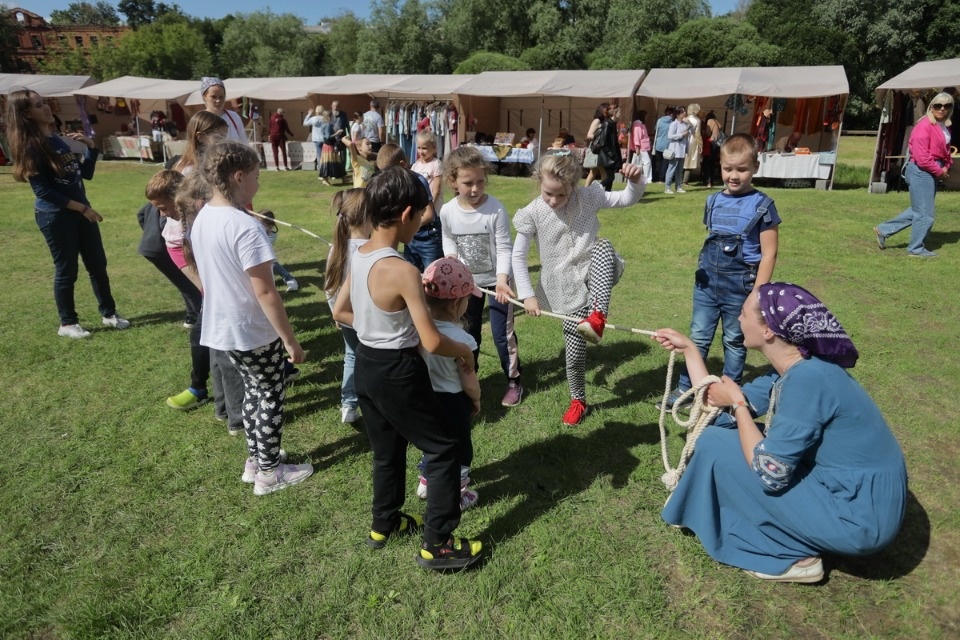 Молот и песня Молот и песня