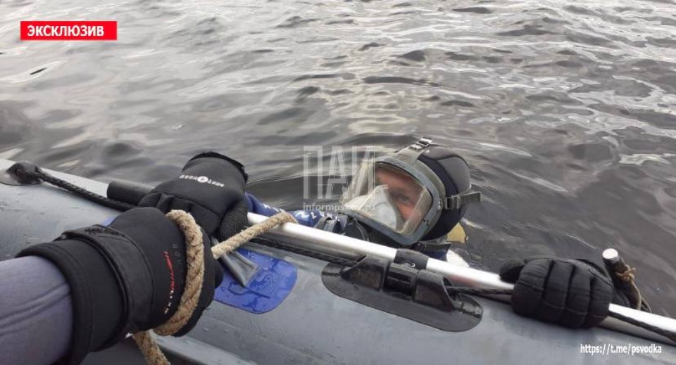 Молодой человек погиб, упав с моста в Пскове 