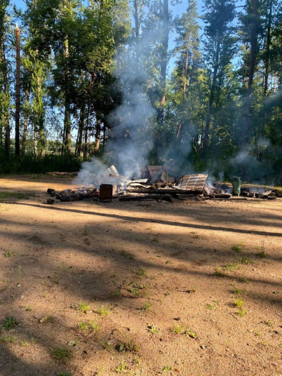 Неизвестные сожгли одну из беседок в «Парке без границ» в Великих Луках Неизвестные сожгли одну из беседок в «Парке без границ» в Великих Луках