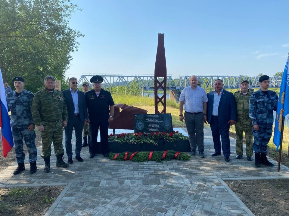 Памятник, посвященный подвигу бойцов НКВД и воинов-саперов, тожественно открыли в Пскове 