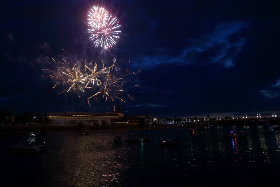 Салют, Псков! Салют, Псков!