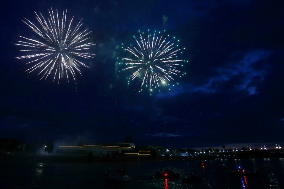 Салют, Псков! Салют, Псков!