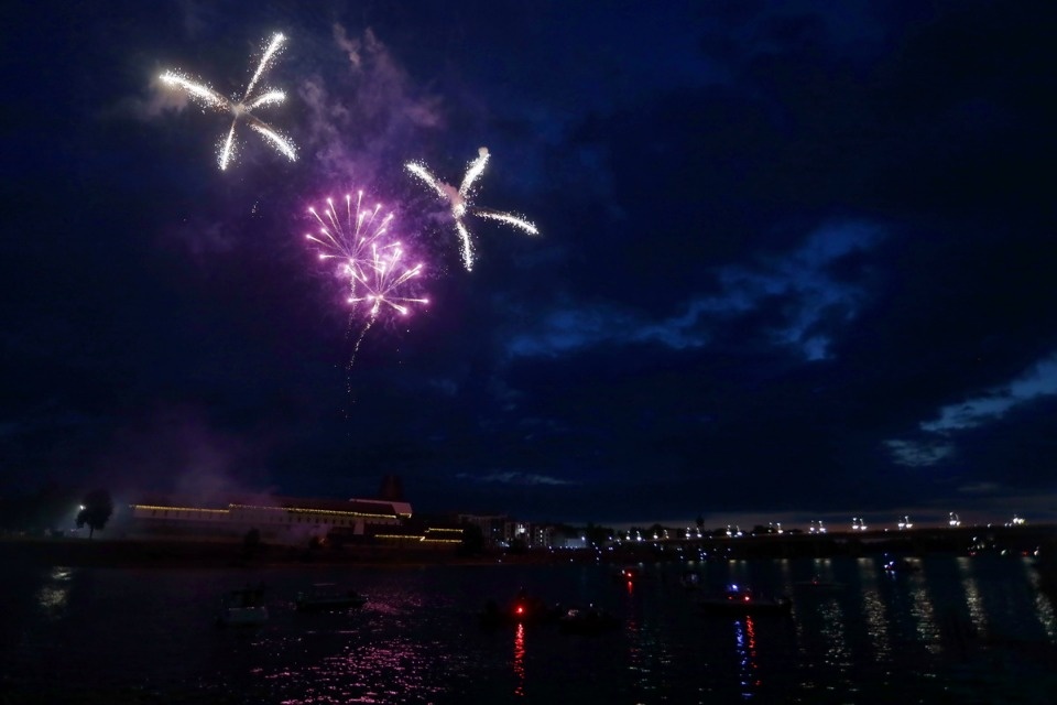 Салют, Псков! Салют, Псков!