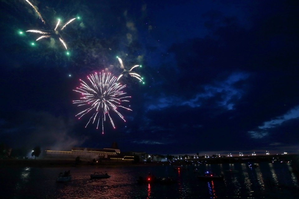 Салют, Псков! Салют, Псков!