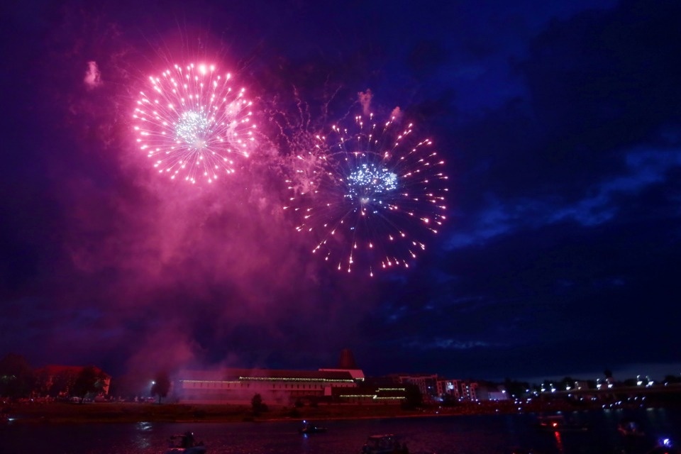 Салют, Псков! Салют, Псков!