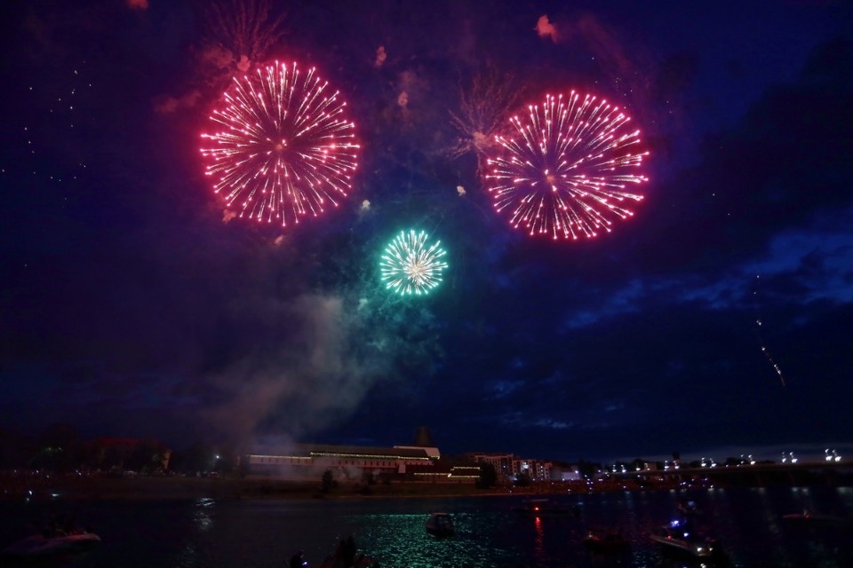 Салют, Псков! Салют, Псков!