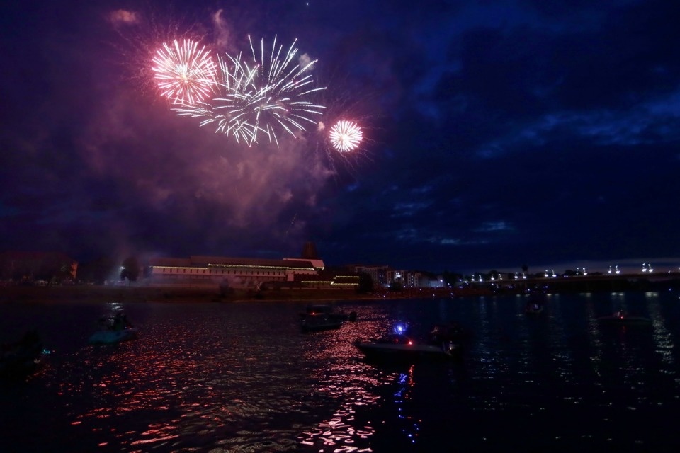 Салют, Псков! Салют, Псков!