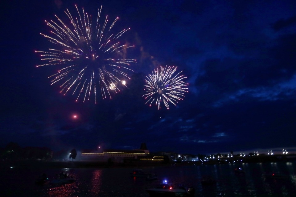 Салют, Псков! Салют, Псков!