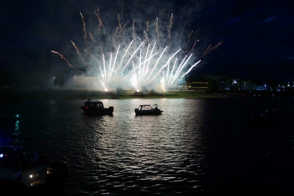 Салют, Псков! Салют, Псков!