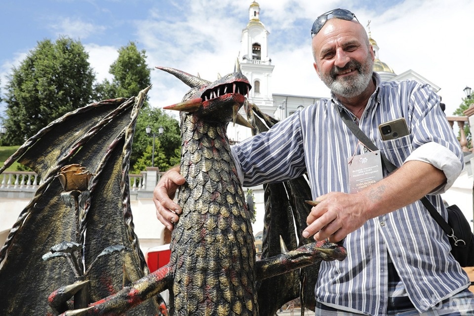 Трёхглавым железным драконом удивил псковский мастер участников «Славянского базара»