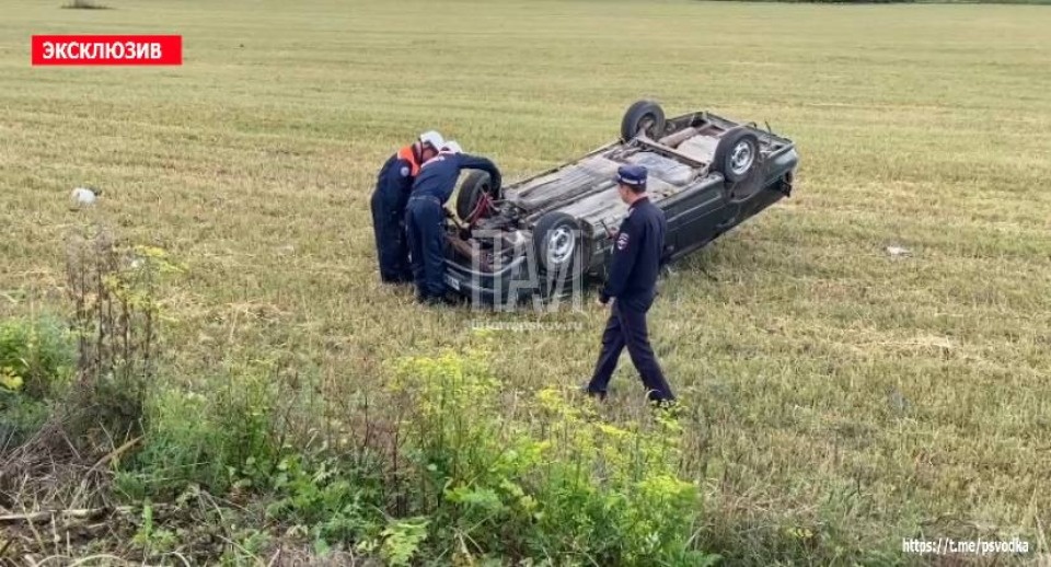 Автомобиль перевернулся в Псковском районе Автомобиль перевернулся в Псковском районе