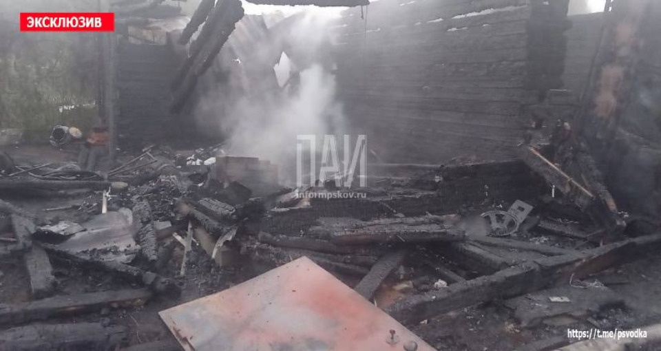 Петербуржец погиб на пожаре в Плюсском районе Петербуржец погиб на пожаре в Плюсском районе