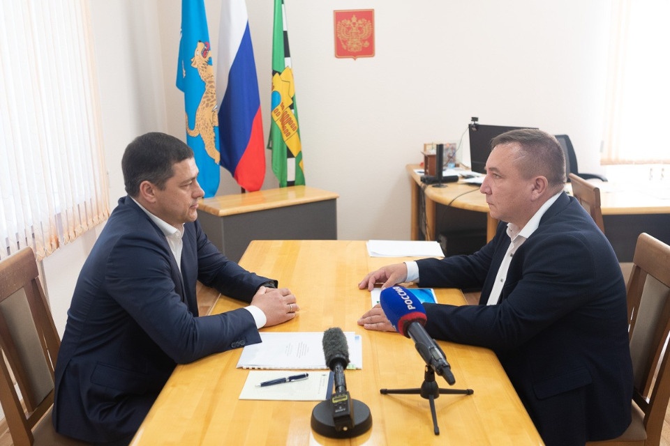 До конца августа в Дновском районе завершат капитальный ремонт Детской школы искусств