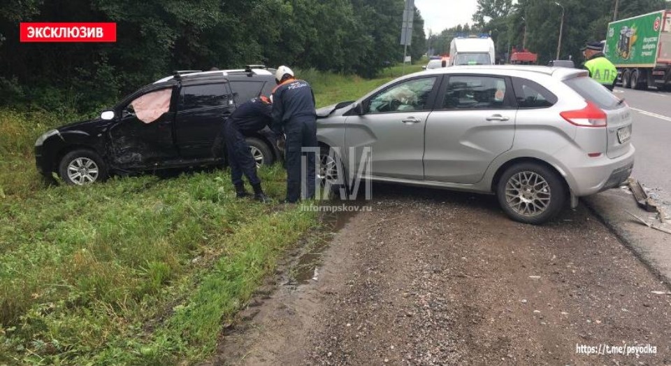 Два человека пострадали в аварии в Псковском районе 