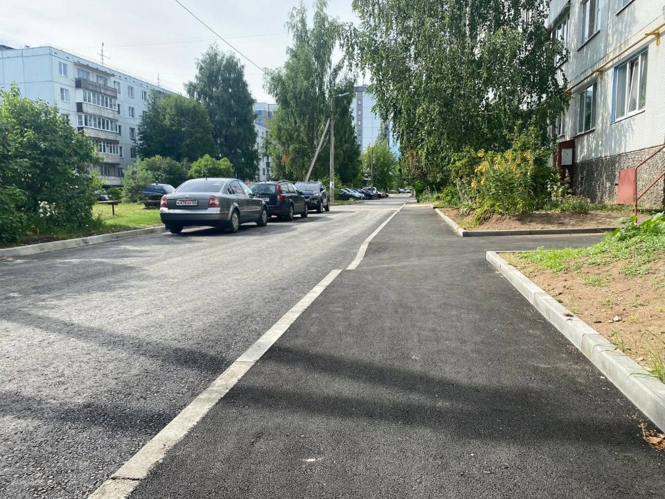 Работы по благоустройству завершились в пяти псковских дворах