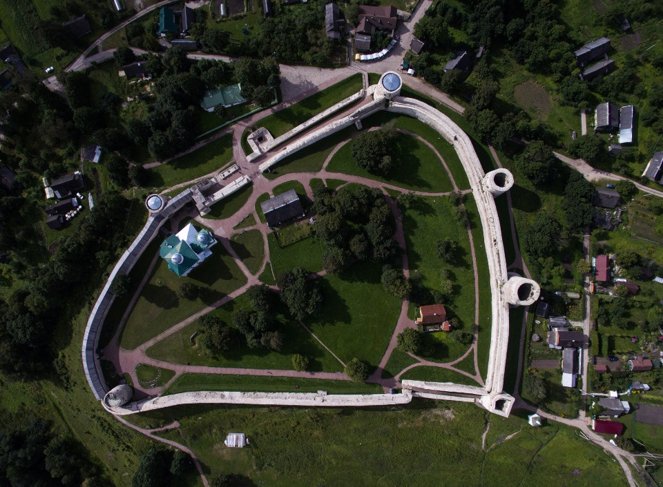 Порядка 40 тысяч человек посетили Изборский музей-заповедник по билетам в июле