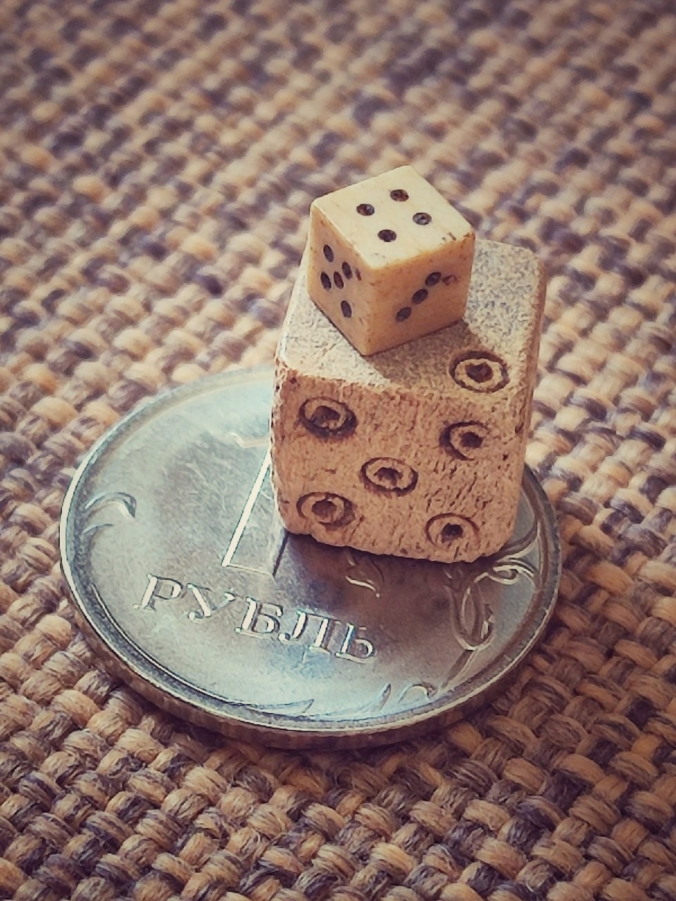 Старинные игральные кости из немецкого гостиного двора в Пскове показали археологи Старинные игральные кости из немецкого гостиного двора в Пскове показали археологи