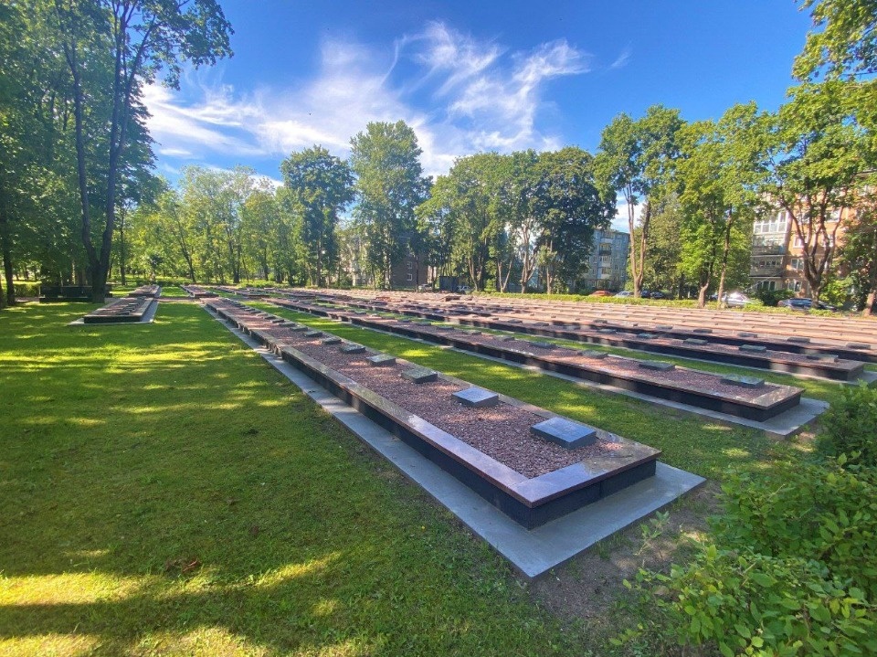 Завершено благоустройство воинского захоронения на улице Юбилейной в Пскове Завершено благоустройство воинского захоронения на улице Юбилейной в Пскове