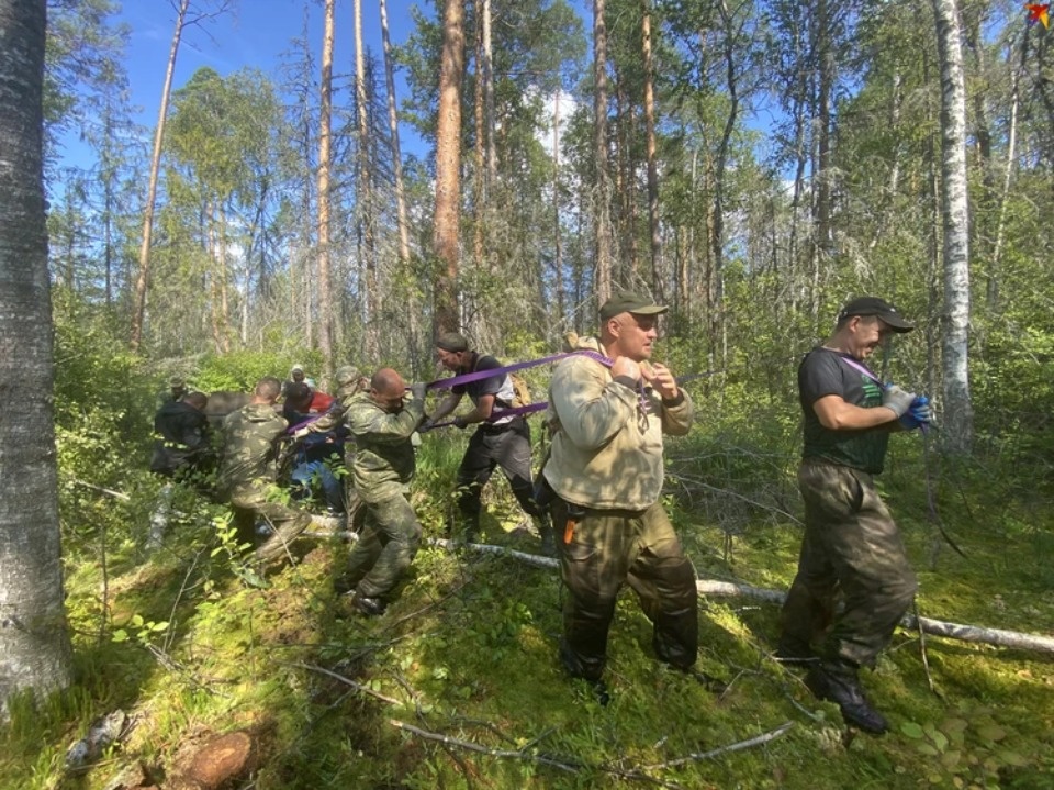Поисковики обнаружили в болоте в Невельском районе бронированную капсулу кабины самолета ИЛ-2