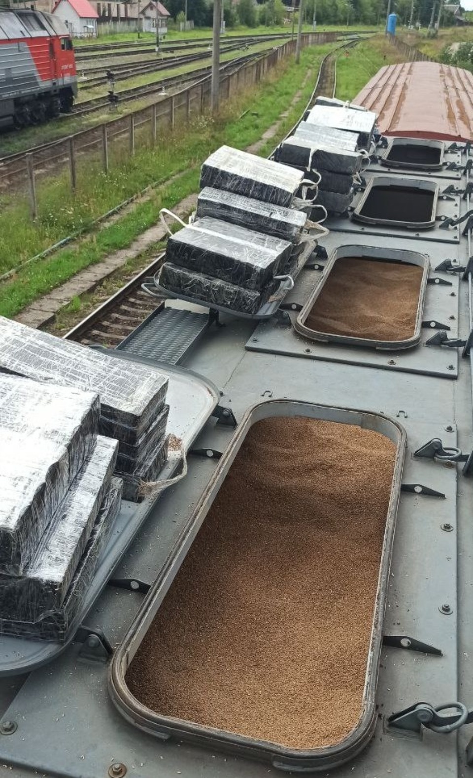  Контрабанда сигарет на 800 тысяч рублей обнаружена на границе в Псковской области