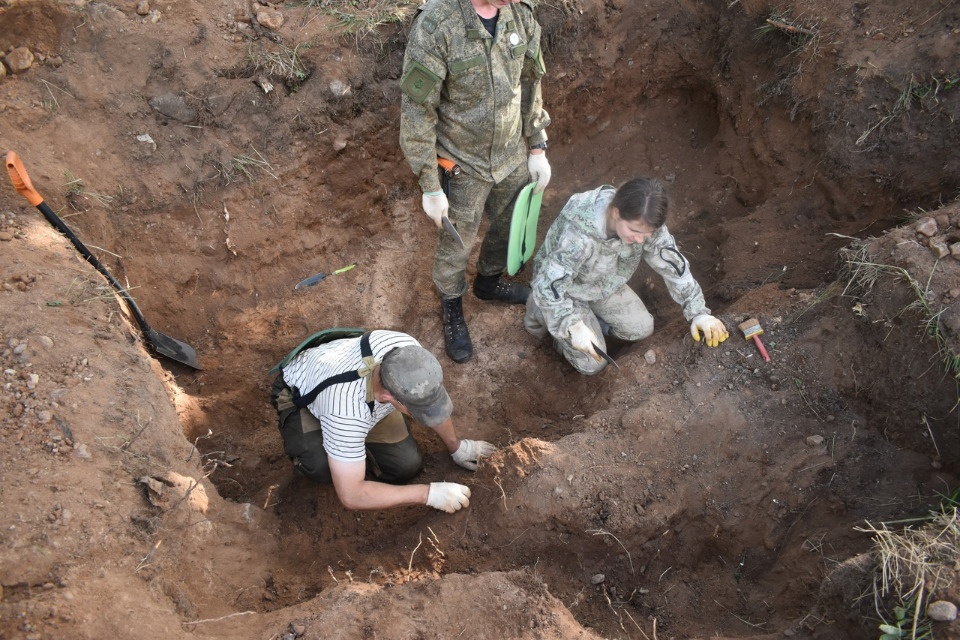 Останки пяти неизвестных воинов обнаружили поисковики в Гдовской волости
