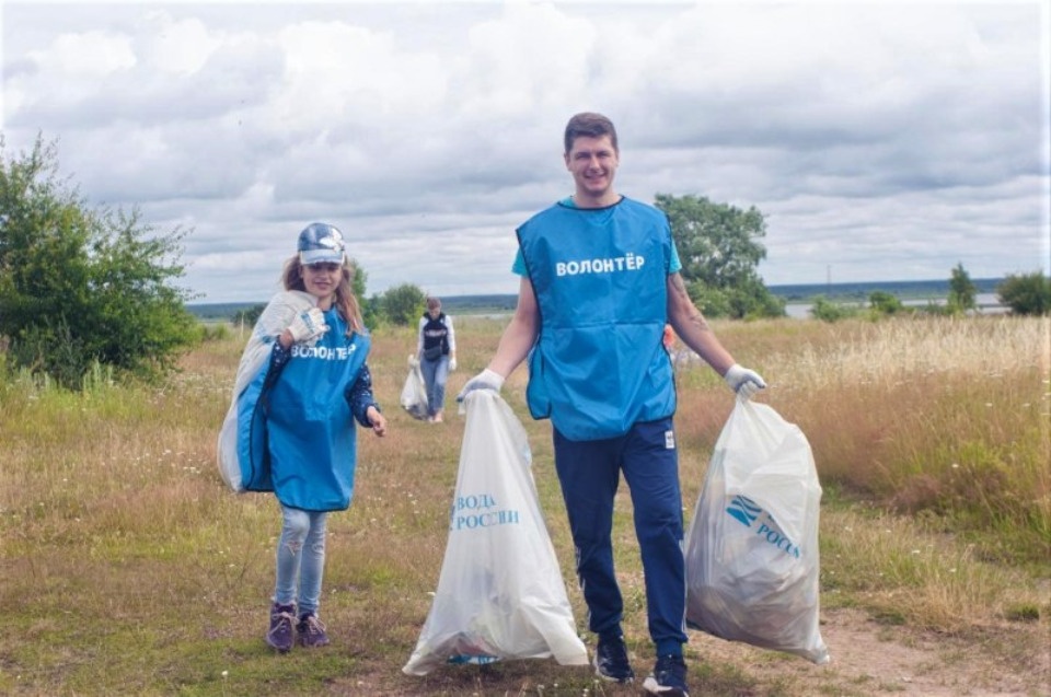 Более 14 км береговой линии водоёмов убрали в Псковской области в июле