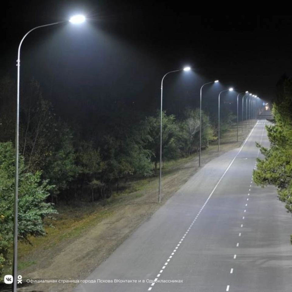 Наружное освещение обустроят на улице Алмазной в Пскове