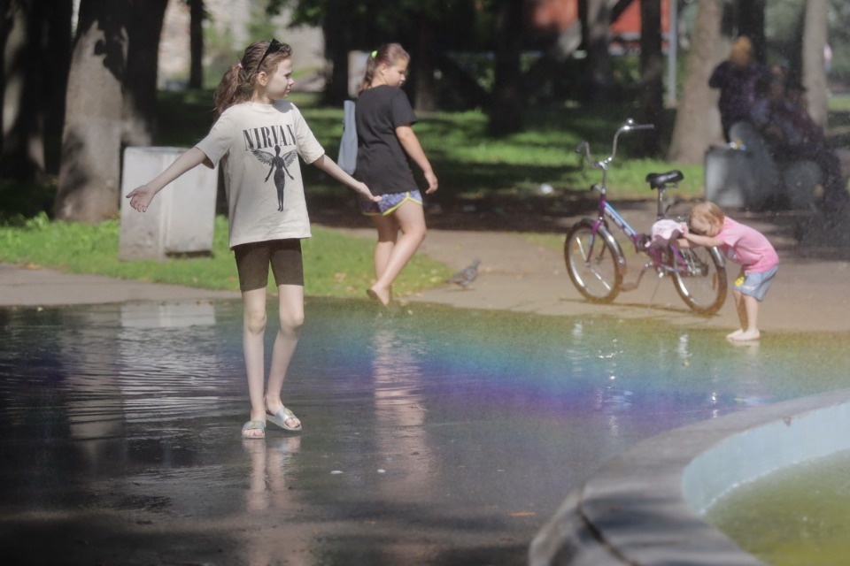 Горячие дни Горячие дни