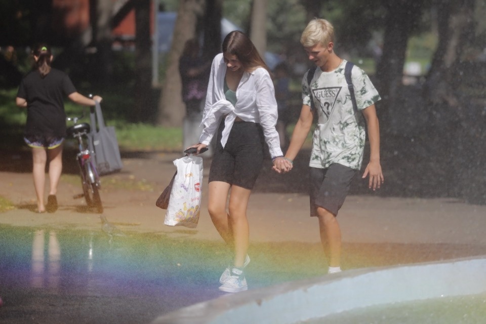 Горячие дни Горячие дни