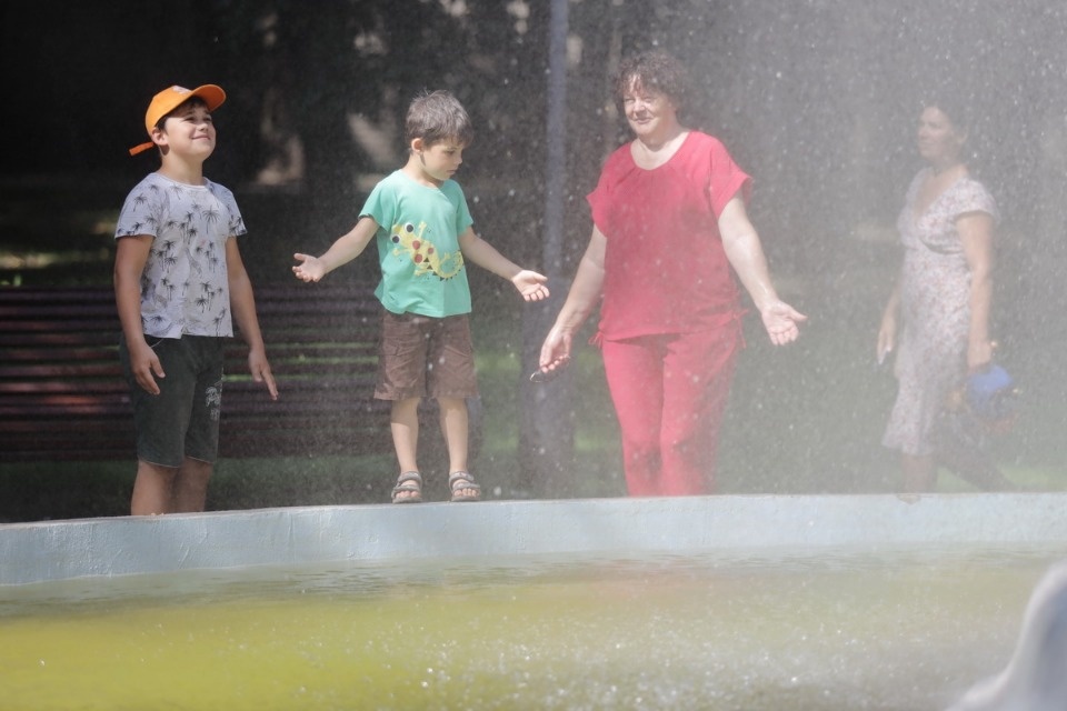 Горячие дни Горячие дни