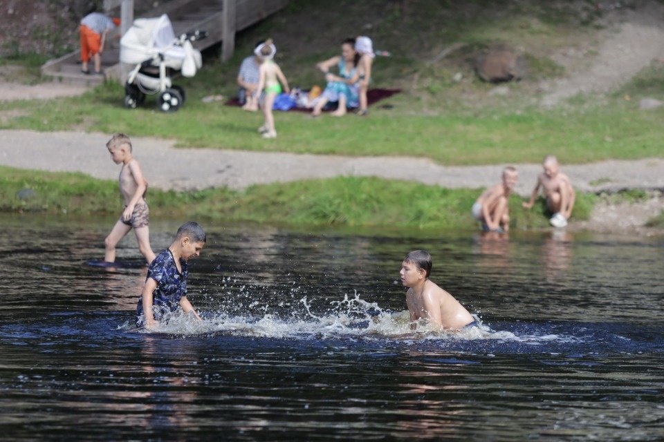 Горячие дни Горячие дни