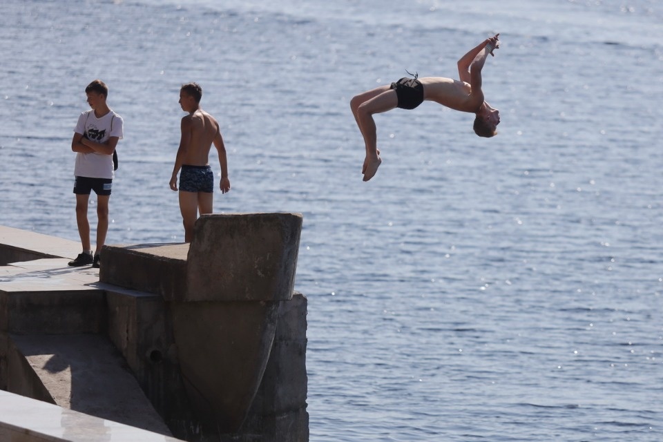 Горячие дни Горячие дни