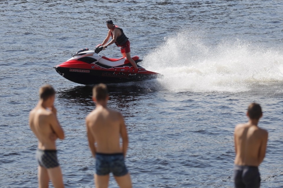 Горячие дни Горячие дни