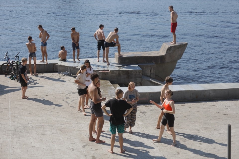 Горячие дни Горячие дни