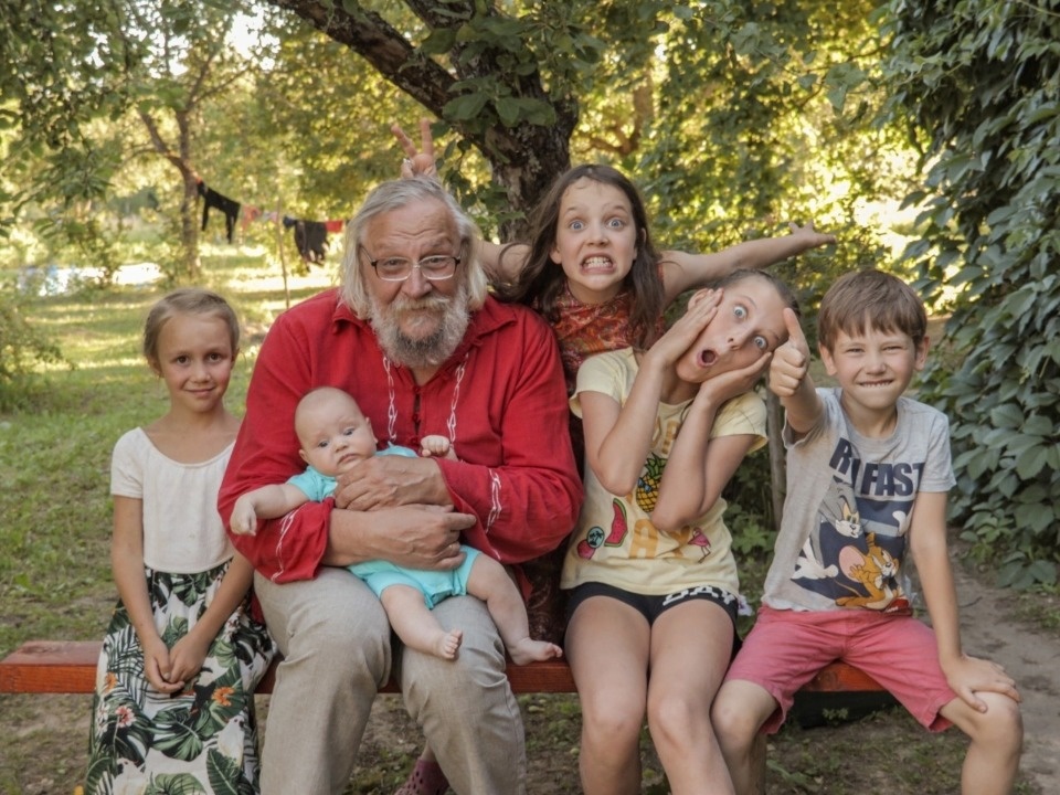 Петербургский писатель организовал в Гдовском районе детский кинофестиваль «Золотой шуруп»