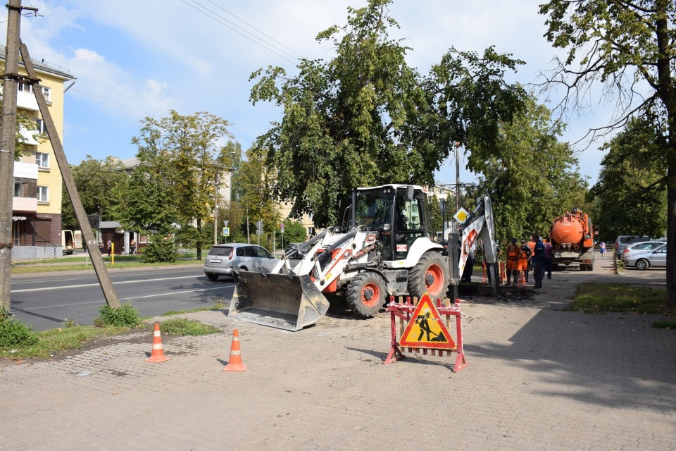На улице Вокзальной в Пскове устранили утечку