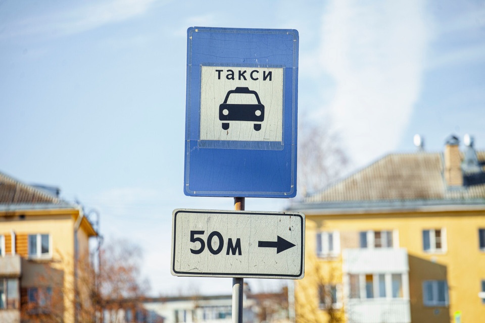 Восемь псковских ветеранов воспользовались бесплатным такси за два месяца