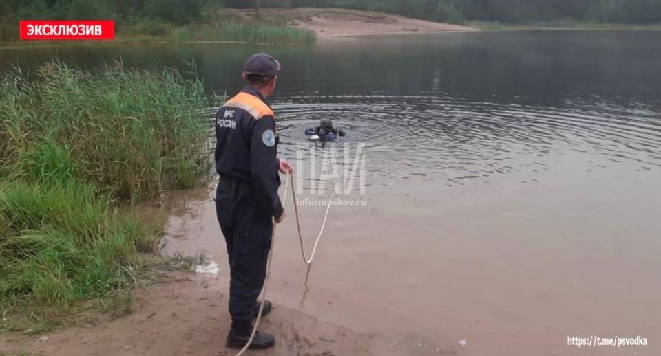Тело подростка извлекли из озера в Струго-Красненском районе