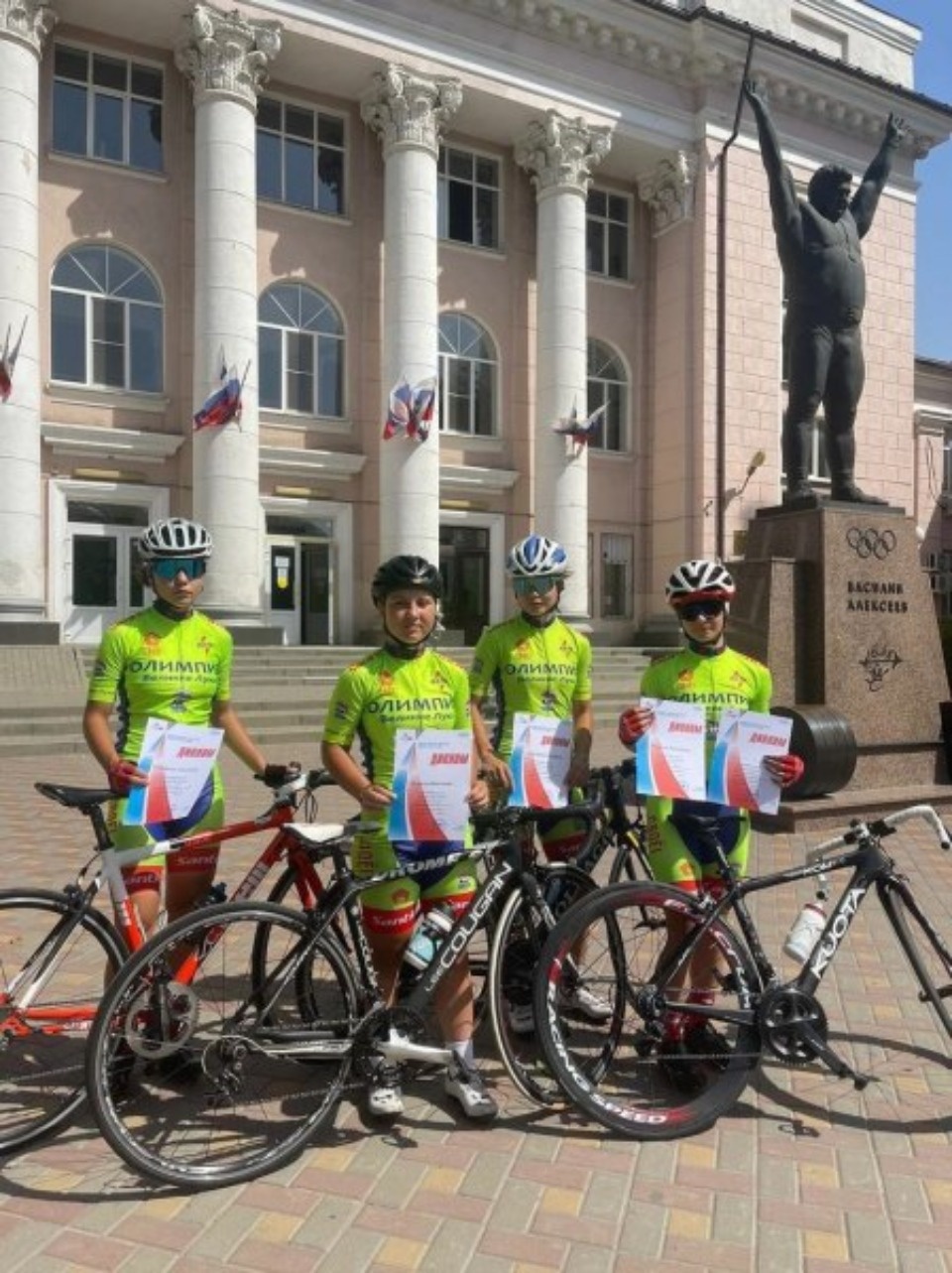 Псковские спортсмены заняли призовые места на Первенстве России по велосипедному спорту